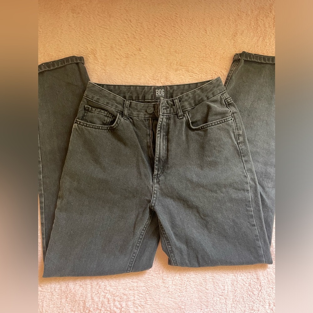 BDG Mom High-Rise Size 27 Washed Black